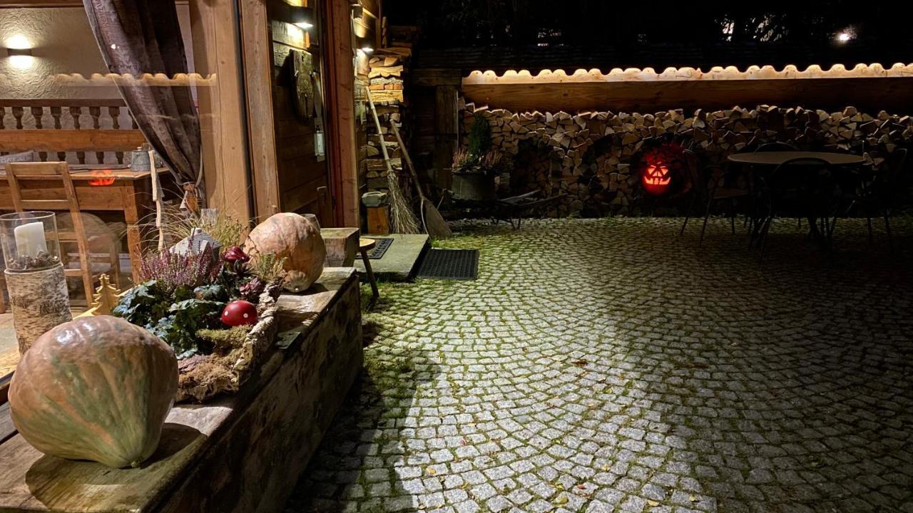 コー​​ニュ レ　トロンペール　シェ　オデット Bed & Breakfast エクステリア 写真