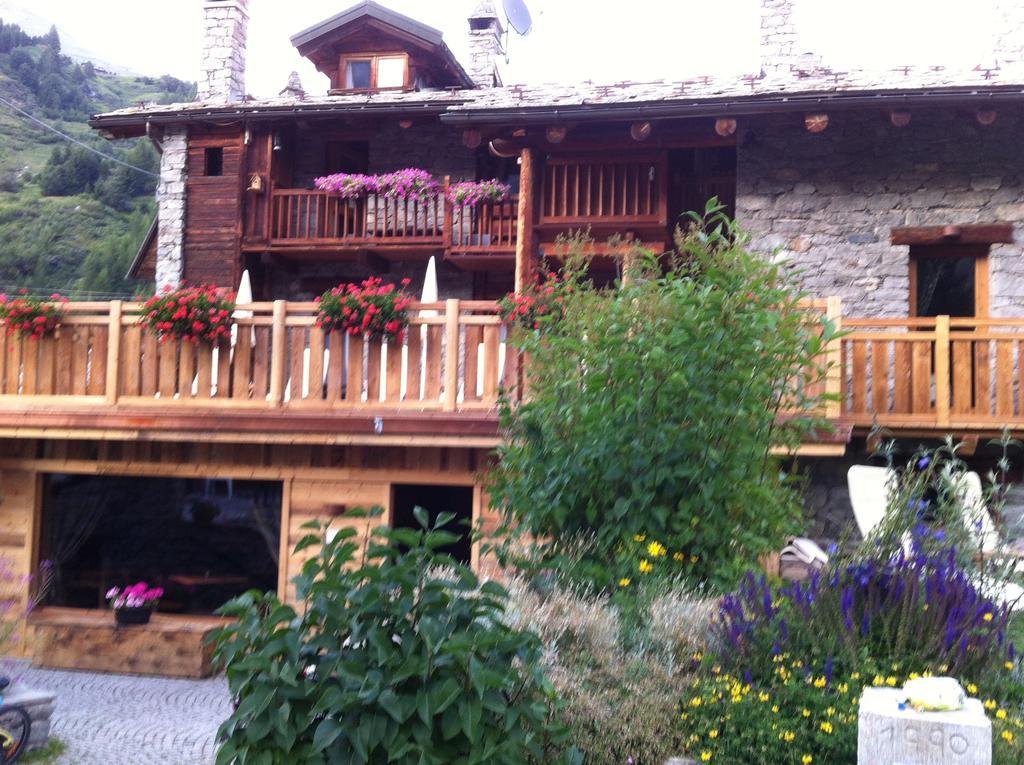 コー​​ニュ レ　トロンペール　シェ　オデット Bed & Breakfast エクステリア 写真