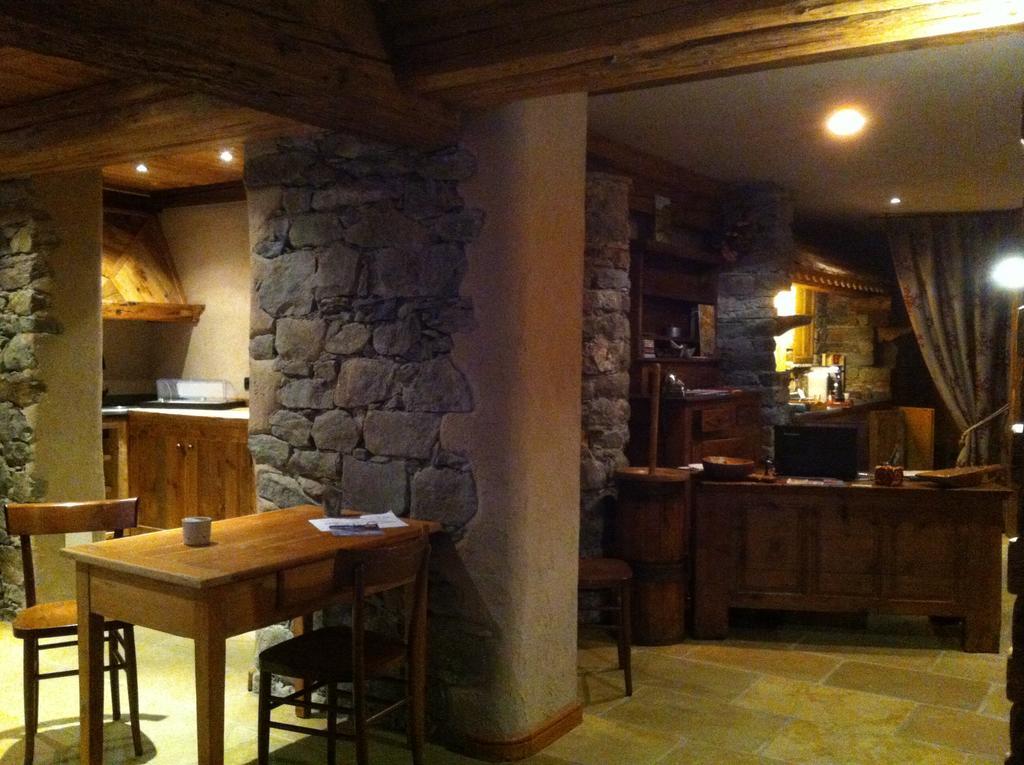 コー​​ニュ レ　トロンペール　シェ　オデット Bed & Breakfast エクステリア 写真