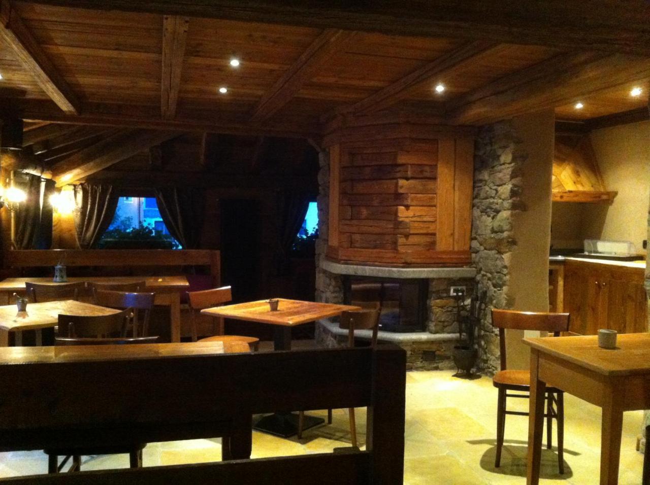 コー​​ニュ レ　トロンペール　シェ　オデット Bed & Breakfast エクステリア 写真